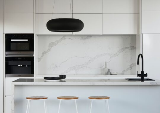 Picture of a marble tiled kitchen design with modern furnishings