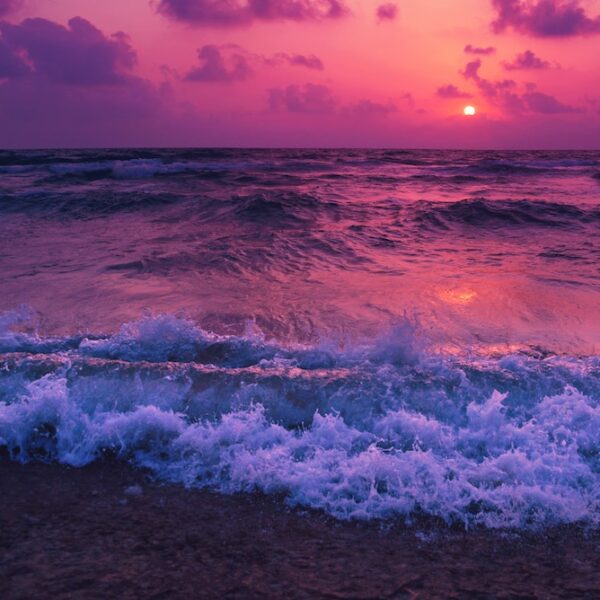 Picture of a sunset over the beach to demonstrate the effects of a sunset lamp